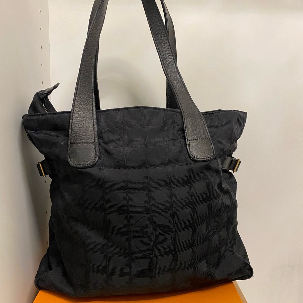 CHANEL Travel Line Black Tote - Picture 4 of 7